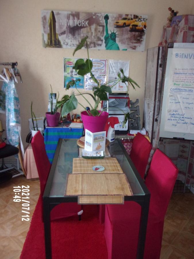 Une Halte Sur Valence Apartment Valence  Bagian luar foto